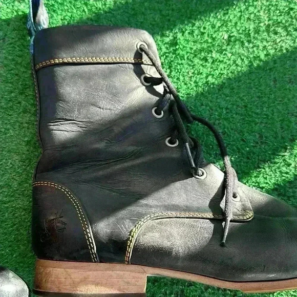 John Fluegov - Picture 6 of 7